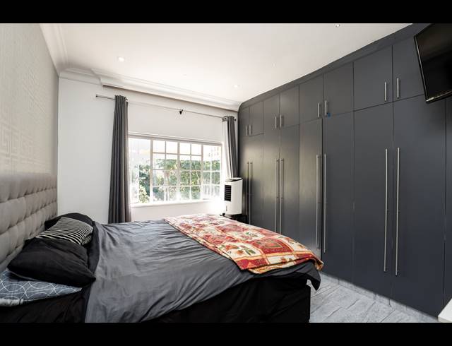 3 BEDROOM APARTMENT FOR SALE IN ESSENWOOD